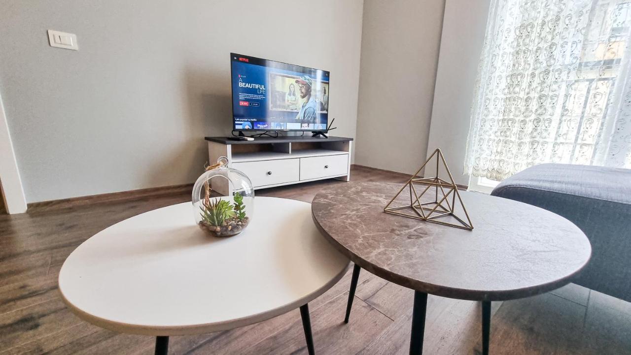 New Bazaar 1Bd Modern Apartment Tirana Exteriör bild