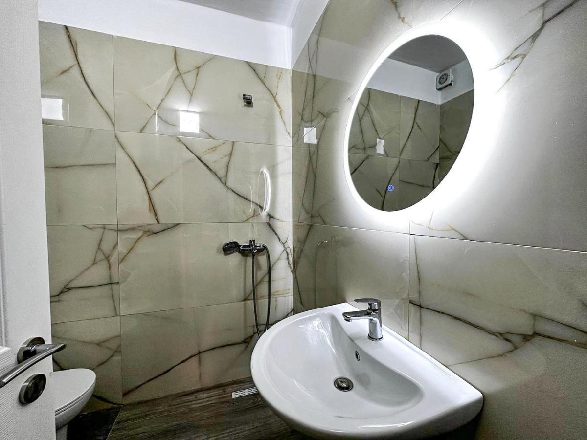 New Bazaar 1Bd Modern Apartment Tirana Exteriör bild